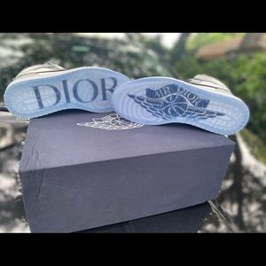 Air Jordan Retro 1 High Dior